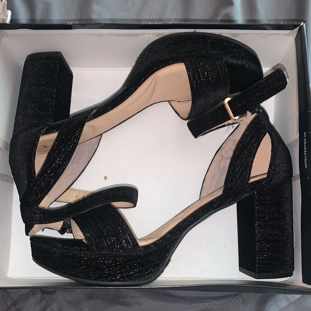 Womens Shimmery black heels. Size 8.5